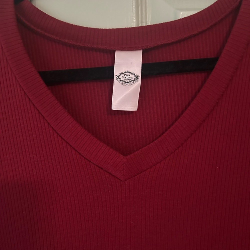 Deep Red V-Neck Ribbed Tee - Picture 3 of 4
